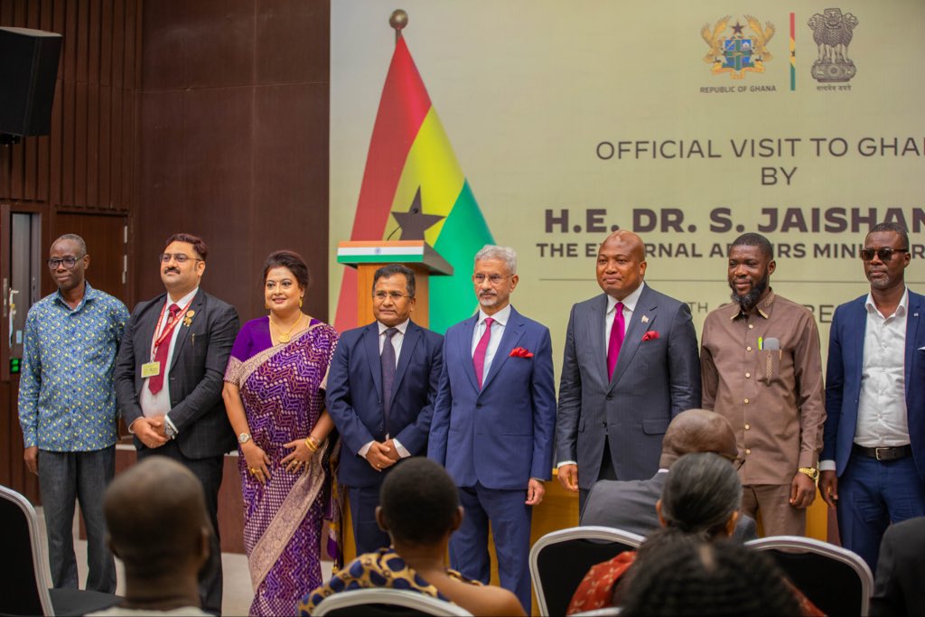 DrSJaishankar's tweet photo. Taking forward our South-South cooperation, witnessed alongside Ghana FM @S_OkudzetoAblak, the exchange of :

➡️ MoU between the Zoological Survey of India, and the University of Ghana for cooperation in academics, scientific research, and capacity building. 

➡️ MoU between the Indian Council of Agricultural Research, New Delhi, and CSIR-Crops Research Institute, Ghana for cooperation in Agricultural Research and Education. 

🇮🇳 🇬🇭

@moefcc 
@AgriGoI 
@icarindia 
@ZoologicalI