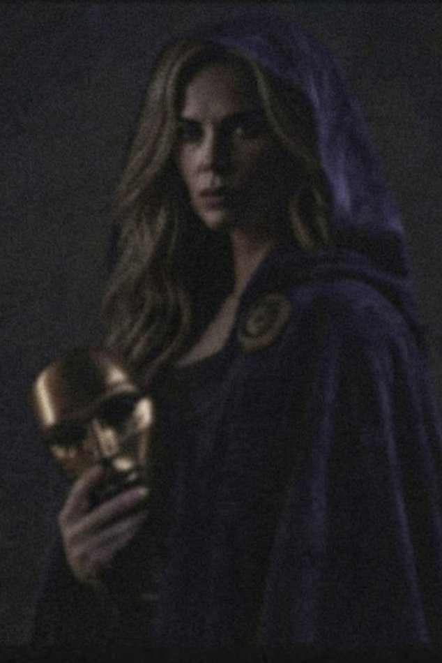 BoinkBuzz's tweet photo. 🚨 𝗡𝗘𝗪 -  Leak from 'AVENGERS: DOOMSDAY'
 
• Charlize Theron (Clea) as The Purple Latverian Witch

• Elizabeth Olsen (Scarlet Witch) as The Orange Latverian Witch

• Cate Blanchett (Hela) as The Green Latverian Witch

• Robert Downey Jr's Doctor Doom explaining Incursions to Magneto, Charles Xavier & Reed Richards