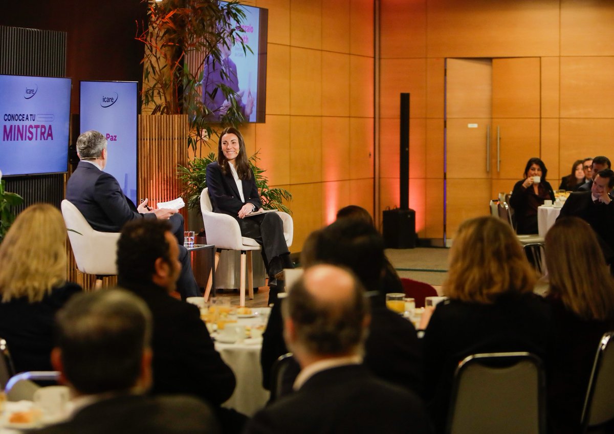 Mineduc's tweet photo. Hoy, la ministra de Educación, María Paz Arzola, participó en una nueva edición de “Conoce a tu Ministro” de ICARE.

La conversación abordó las prioridades del Presupuesto 2027, con foco en aprendizajes, primera infancia y gestión responsable de los recursos públicos.📚 https://t.co/nYIy8lLTvj