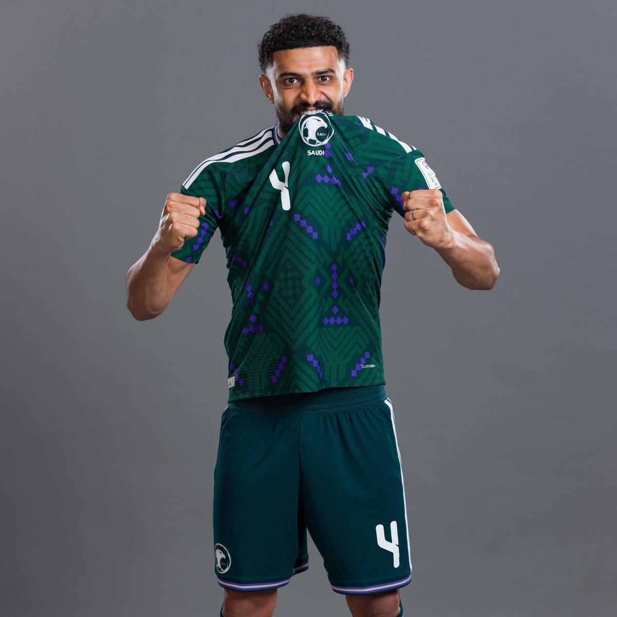 NFC1World's tweet photo. 📊🇸🇦 عبدالاله العمري في البطولة الخليجية : 

ثـالث اعلى لاعب مشاركةً مع المنتخب ( 415 د ) 

لـم يتحصل اي بطاقة صفراء 

لـم يقل تقييمه عن 7 

🦁🫡 https://t.co/hfF9lUwR2O