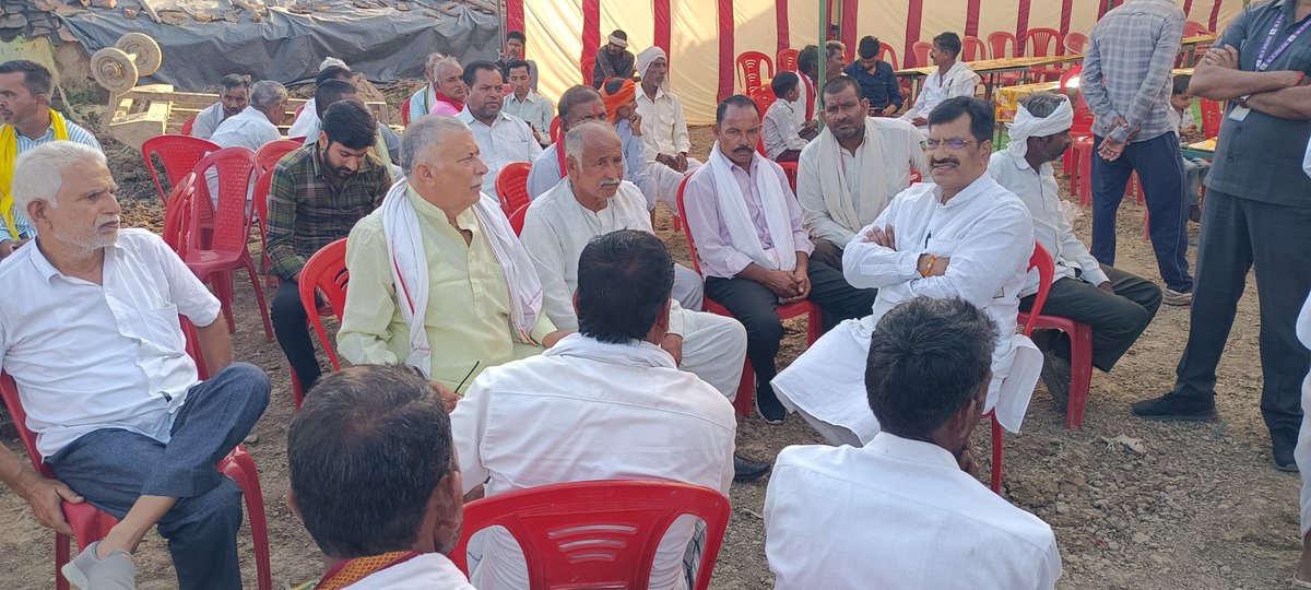 mla_pradeep's tweet photo. सेवढ़ा।* ग्राम *खाईखेड़ा में सिरनाम बघेल की माताजी स्व. कनकी बाई बघेल* की त्रयोदशी कार्यक्रम में सेवढ़ा विधायक *माननीय श्री प्रदीप अग्रवाल* सम्मिलित हुए। https://t.co/yu86a0laAo