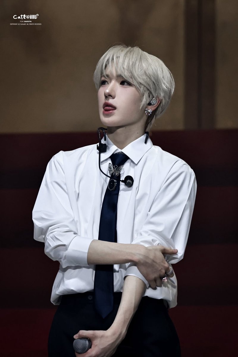 x_hzn3h's tweet photo. 근데 사쿠야 진짜너무너무 신기한게 몸은 점점 남자가되어가는데 얼굴은 여전히 귀여움+잘생김임,, 보통은 얼굴이 귀여우면 몸도 귀여움 근데 얜 점점 몸 골격 프레임이 잡혀감
걍뭔가 특유의 분위기+성격+얼굴까지 합쳐져서 모든 여자들이 환장할 포인트를 보유중임

그냥 아이돌하려고 태어난사람 https://t.co/W0VITgM2tn