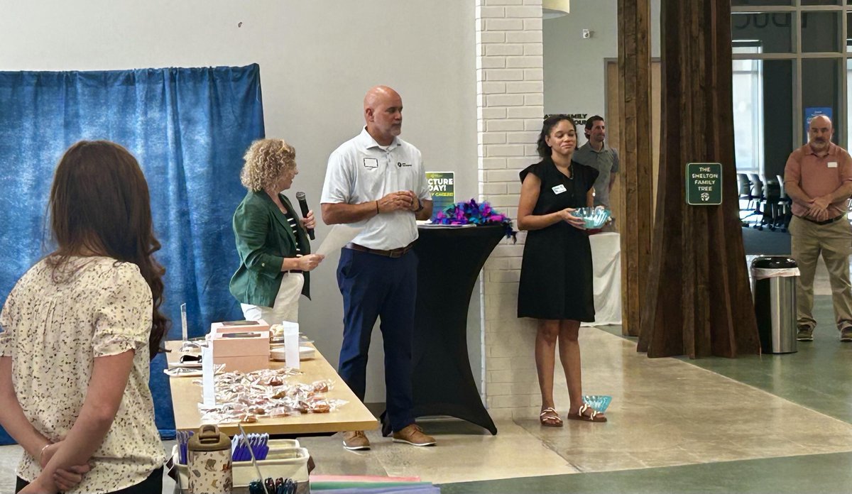 ESFCU's tweet photo. Celebrating the educators who guide, inspire and make a difference every day.

Educational Systems Federal Credit Union was glad to sponsor the Educator Appreciation Event, where our team connected with educators and shared resources to support their financial well-being. https://t.co/hHboGahd6Z