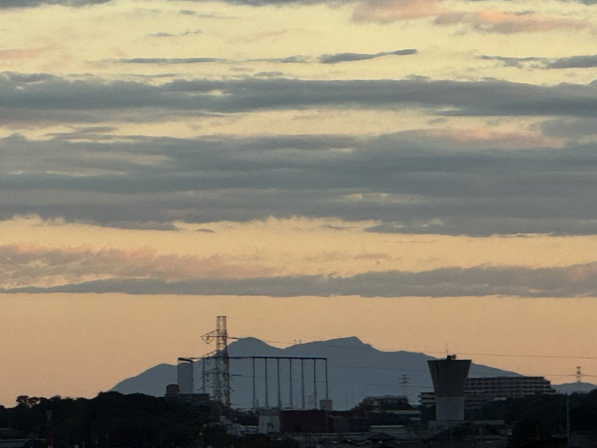 sunsunriko's tweet photo. おはようございます。今朝もしっかり朝活。富士山は残念でしたが筑波山、スカイツリー秩父の山がしっかり見えました。今日は少し雲が多い日になるのかな？
＃朝活　#イマソラ　#空が好き https://t.co/L2xjvi39wt
