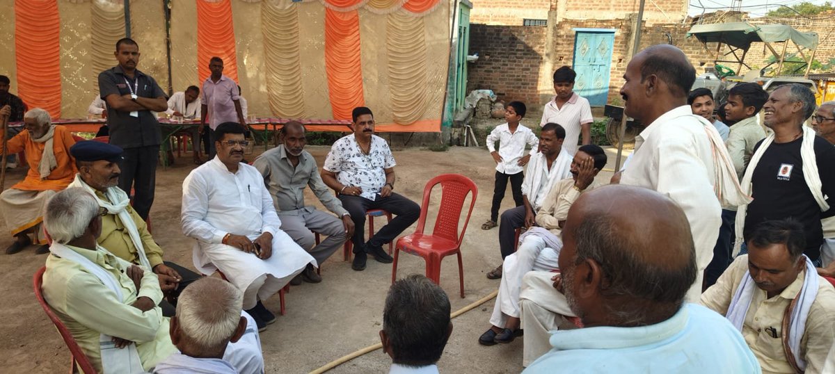 mla_pradeep's tweet photo. सेवड़ा विधायक माननीय प्रदीप अग्रवाल जी शोक संवेदना व्यक्त की साथ में रहे दादा लाखन सिंह चौहान गोपाल श्रीवास्तव कमल सिंह चौहान डॉक्टर शिवराज सिंह चौहान पूर्व सरपंच गजेंद्र सिंह चौहान नीरू चौहान उत्तम त्रिपाठी विजय सिंह निरंजन मंगल परिहर पवन पाठक आदि https://t.co/7su3SmL3lv