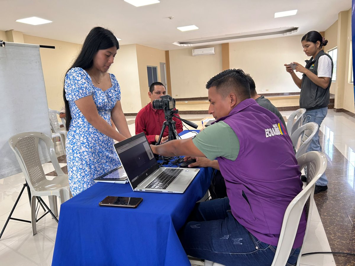 RCivil_Zona7's tweet photo. 📍 #ElOro | Continuamos con nuestro trabajo en territorio!

Las #BrigadasMóviles del @RegistroCivilec visitaron la parroquia Tendales, cantón El Guabo, acercando el servicio de cedulación a la comunidad, fortaleciendo el trabajo articulado junto a @Zona7mtdh

#LaCédulaEnTuBarrio https://t.co/4Df09YXwOO