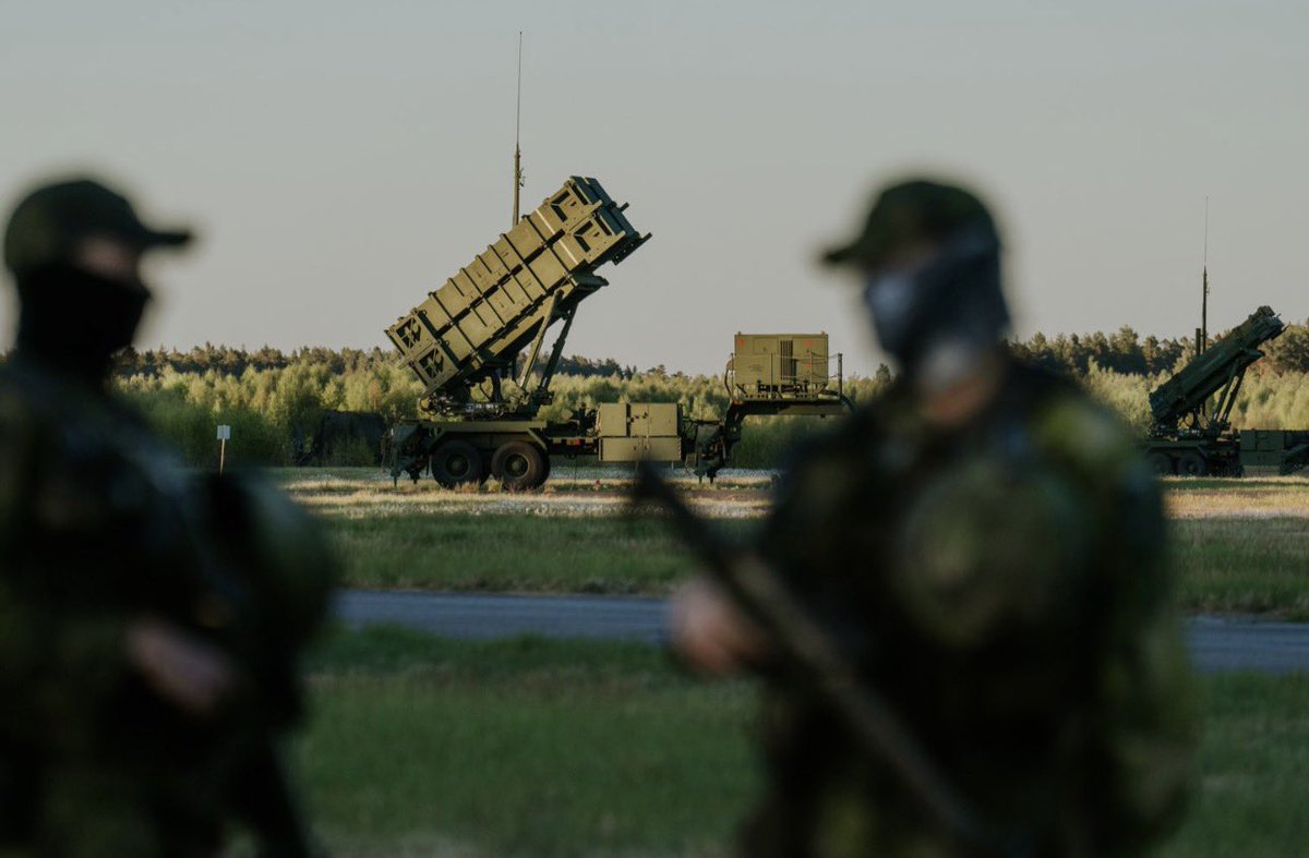 visegrad24's tweet photo. Sweden announced today that it’s deploying 100 soldiers and a Patriot missile defense battery to Rzeszów, Poland.

It will protect Jasionka Airport near the Ukrainian border, from where weapons from across the West are delivered to Ukraine

🇵🇱🇺🇦🇸🇪 https://t.co/W9nSjoHmDn