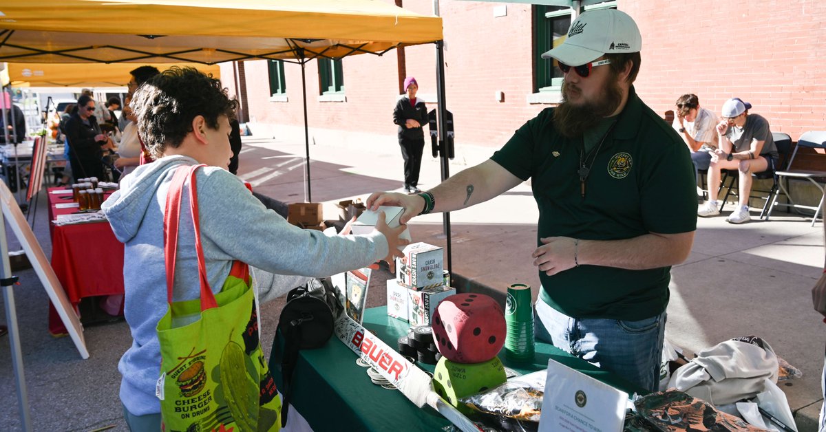 IAWild's tweet photo. Always a good time at @DTFarmersMarket 🌽

#WildTerritory | @DSMpartnership https://t.co/HsRP6WLbgl