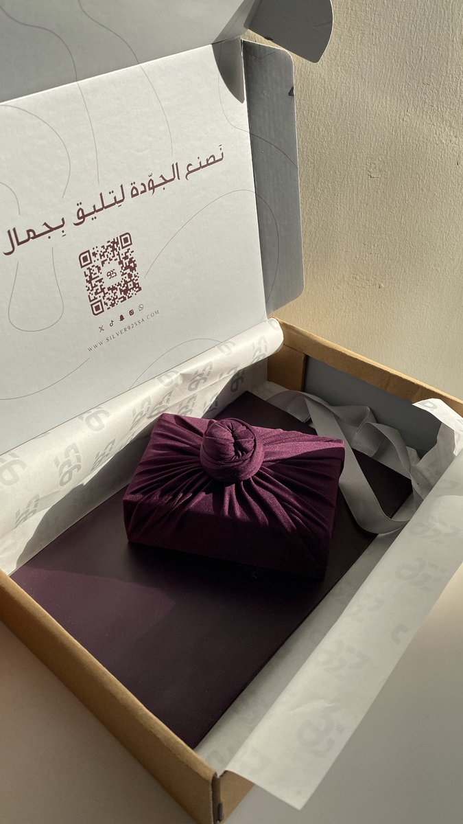 Silver925SA's tweet photo. لما تتزوجين شخص حنووووون : https://t.co/x49u6aJWKC