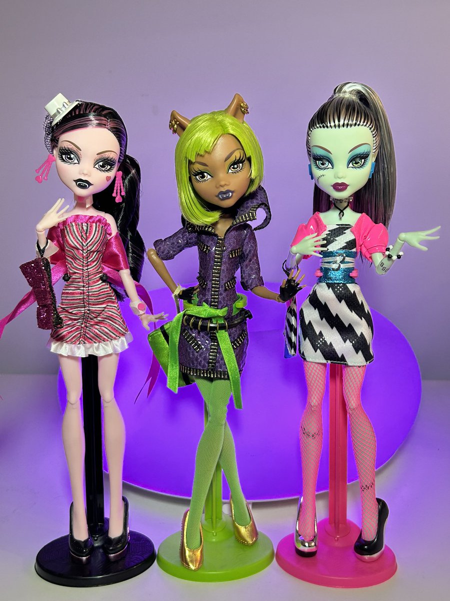 bratztheworld's tweet photo. Ghoulfriends 💚🩷💙 https://t.co/Eba6c9JEHq