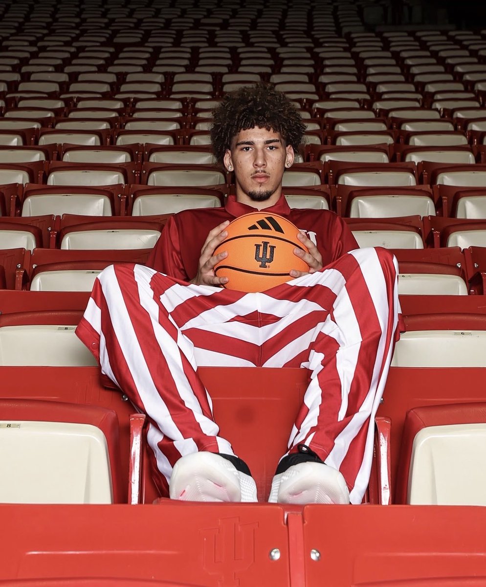 jeffborzello's tweet photo. NEWS: Top-10 senior Darius Wabbington has committed to Indiana, giving Darian DeVries the highest-ranked recruit of his career. As the No. 2 center in the class, Wabbington is also the Hoosiers’ highest-ranked center recruit since the ESPN recruiting database began in 2007. https://t.co/nZ7J8V6XM2