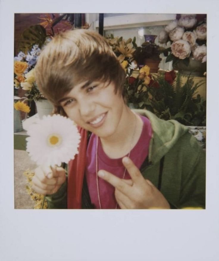 justinbiebrarg's tweet photo. Pasaron 17 años desde el estreno de “One Less Lonely Girl” 🥹 💜 https://t.co/cZqFHOU6kA