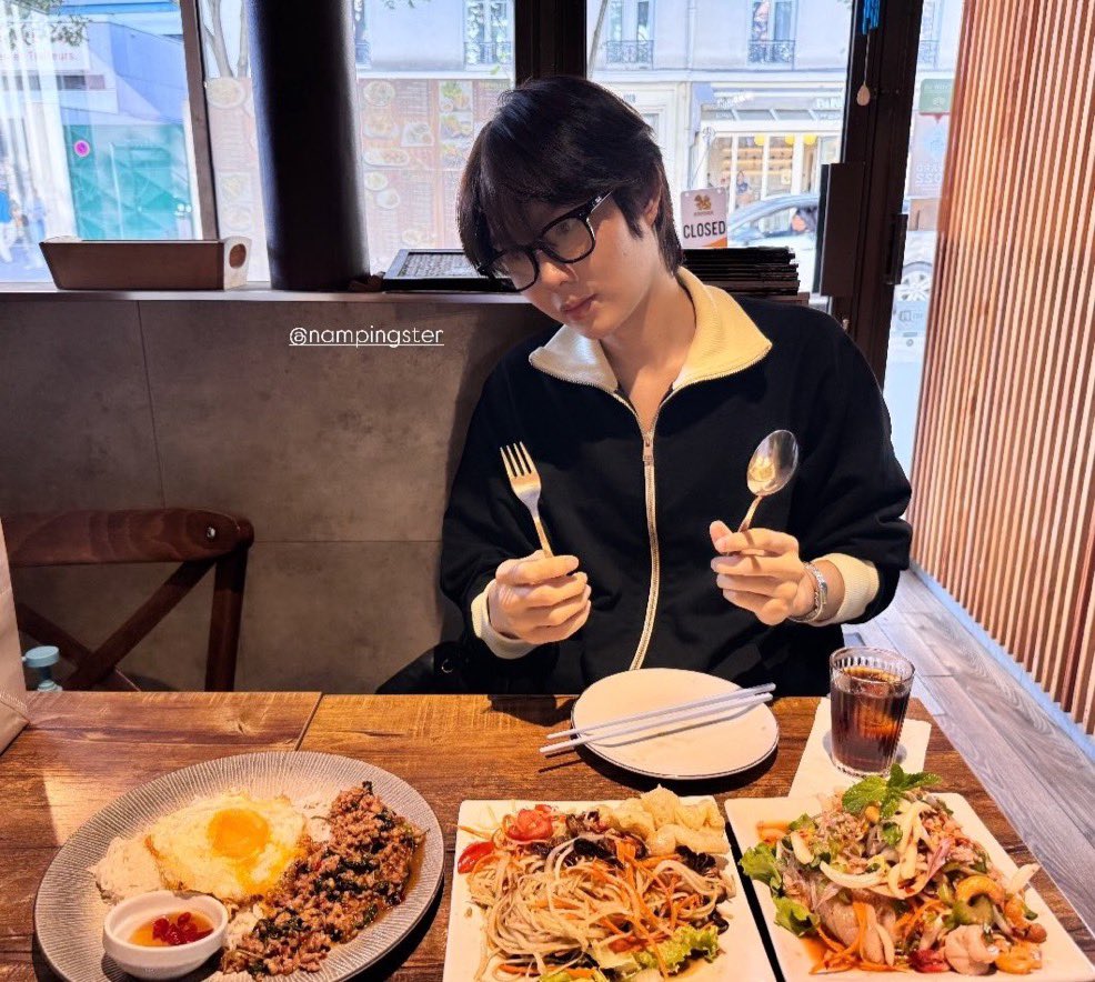 darksideangel88's tweet photo. เอ็นดูความคนไทยในต่างแดน บิบี๋ชีติดแซ่บเนาะ ต้องเติมอาหารไทยก่อน แก้มอ้วรชีกลับมาแย้ว 🤏🐰 #nampingster https://t.co/UdSSCIAxAr