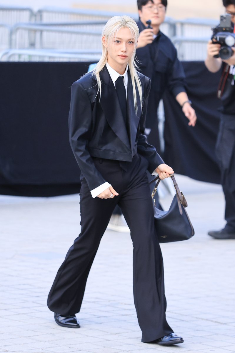 MTV's tweet photo. Absolutely no thoughts, just Felix at #ParisFashionWeek 🫦 https://t.co/5sBCd5sSTh