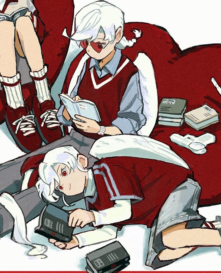 chiyolovebullet's tweet photo. chiyo laying down on ena's leg wahhhhhh 💕 https://t.co/nVwm3uOa2f