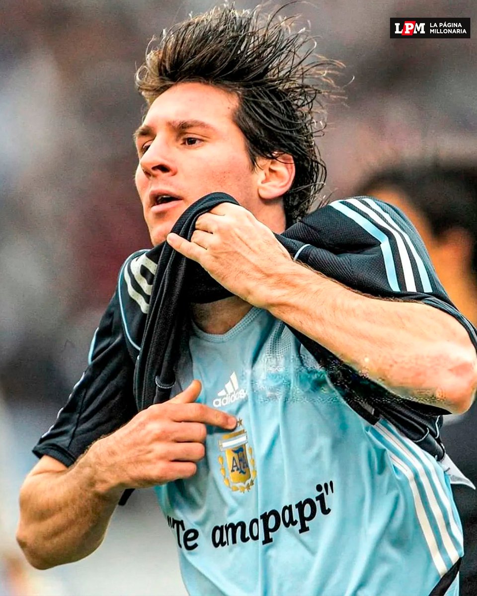 RiverLPM's tweet photo. 11 de octubre de 2008. Messi convierte su primer gol en el Monumental y lo festeja así.

Inolvidable 🥺❤️ https://t.co/2GsiPBhps9