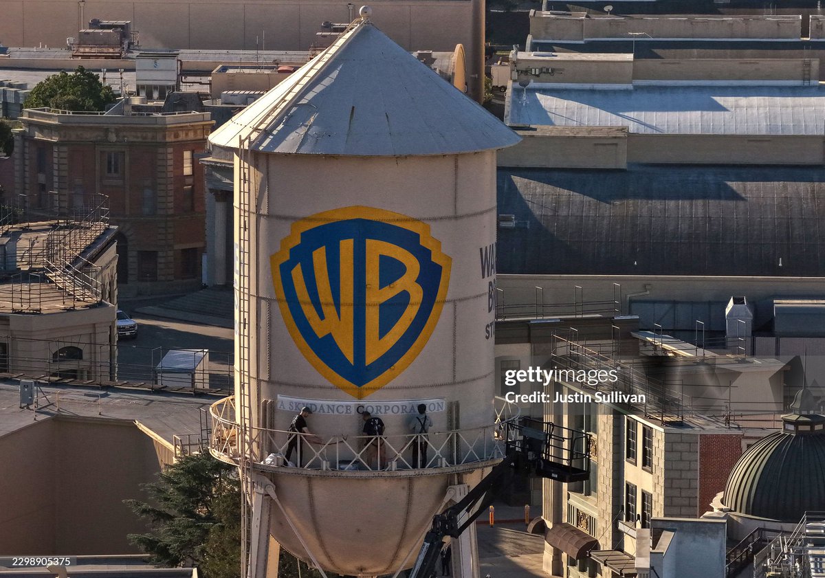 GettyImagesNews's tweet photo. Workers add "A Skydance Corporation" to the sign on the Warner Bros. water tower in Burbank, California after Paramount Skydance completed its $110 billion acquisition of Warner Bros. Discovery.
📸: Justin Sullivan https://t.co/6q7i9uwKdJ