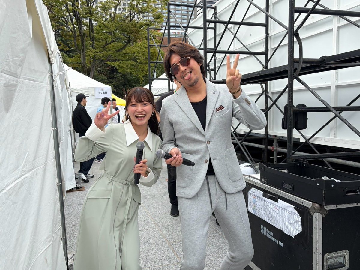 lfkanonmaejima's tweet photo. おはようございます！
今日は気温がまた下がりそう、体調お気をつけてお過ごしくださいね🌼

今日いらっしゃる須田さん、宮崎さん✨
#ラジオパーク で大活躍された様子を改めてお聞きできたいいな！

ステージ裏でのイケイケ宮崎さんと、
「あらあら☺️」と微笑む那須さんのお写真を📸 #垣花正ハッピー https://t.co/FC7YahLW4k