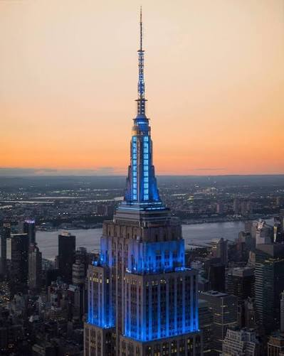 academic_la's tweet photo. This is absolute bullshit. After October 7th the entire world stood in solidarity with Israel. They painted the Brandenburg Gate, Eiffel Tower and Empire State in Israeli colors. But we squandered that sympathy by committing the worst crimes imaginable. https://t.co/C1XsHj3aX1