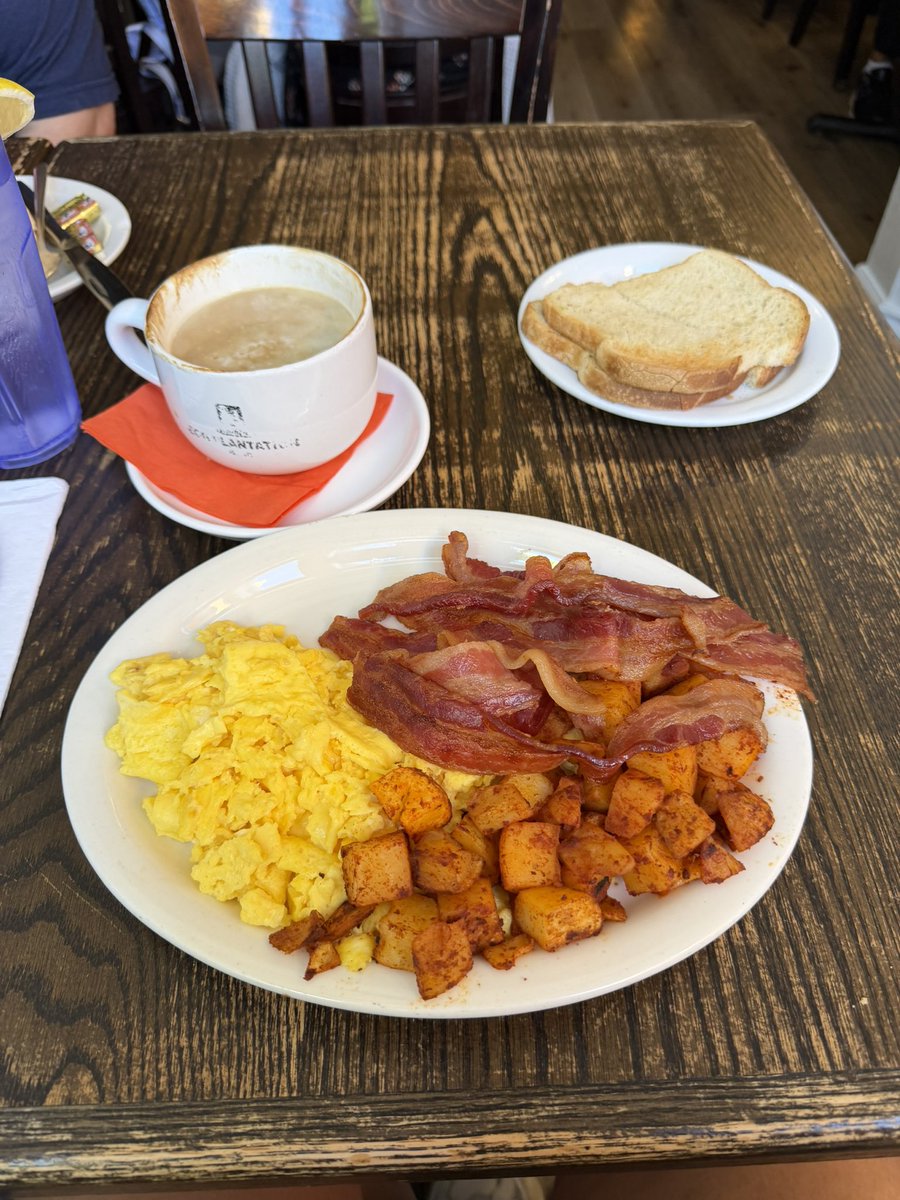 M_Deeeezy's tweet photo. very much needed brunch day 🍳 https://t.co/lq8LY0fIYq