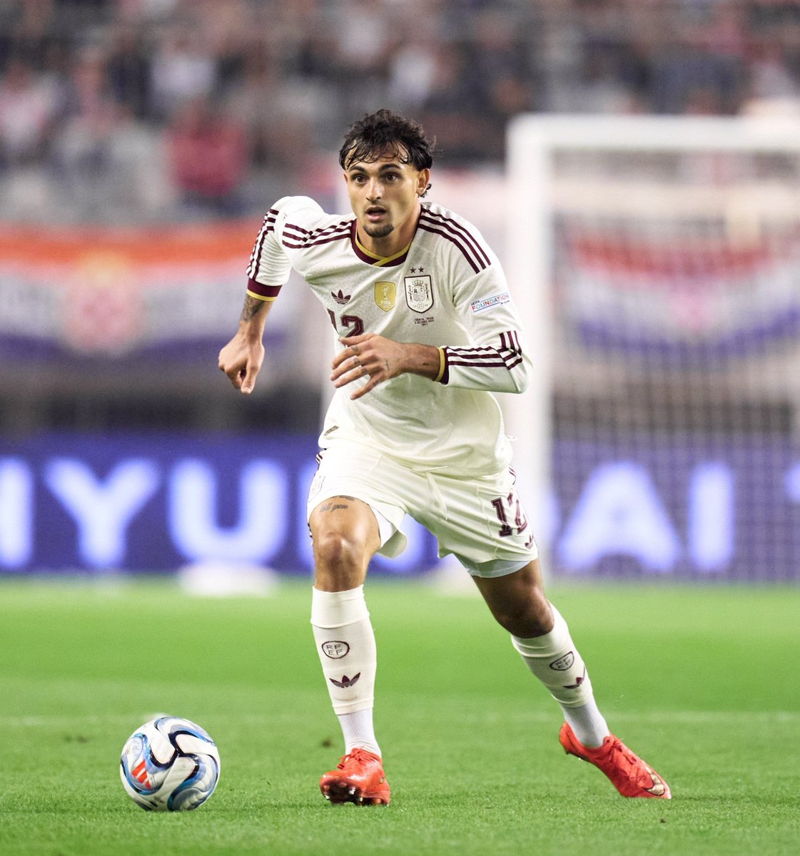 IvaanBlanco26's tweet photo. De central o de lateral, Marc Pubill es un futbolista descomunal.

Me gusta que se haya ganado el puesto en estos partidos con España.

Poco a poco tiene que ir jugando más y más, porque es un futbolista que tiene que ser uno de los pilares de la defensa de cara a la próxima Eurocopa.

Estamos ante un defensa que puede ser histórico.