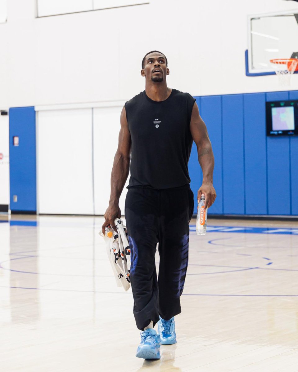 DetroitPistons's tweet photo. In the gym working. https://t.co/QMVjijRVDS