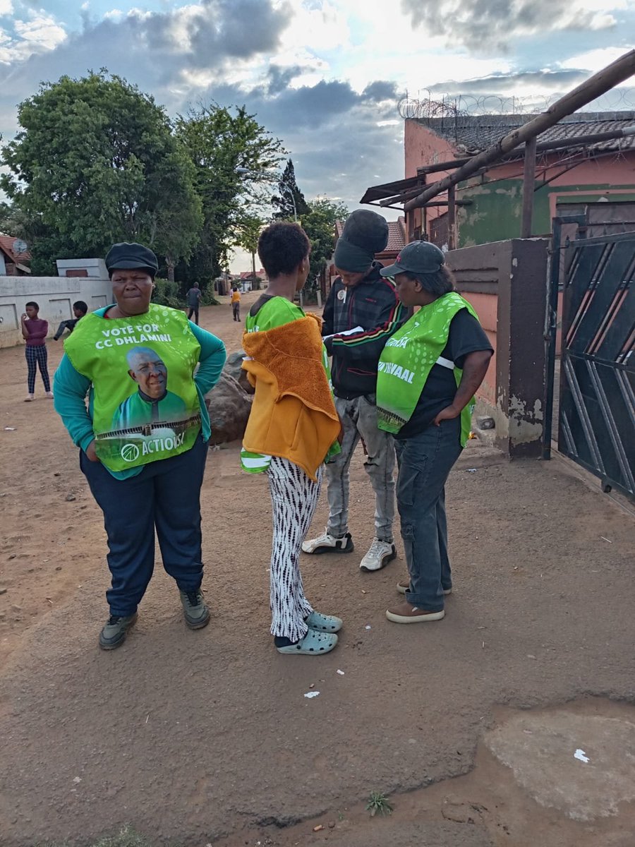 SedibengActions's tweet photo. #voteactionsa 💚🤍  . EMFULENI WARD 28 CANVASSING /DOOR TO DOOR @Funzi_Ngobeni @EvelynMondlana @ https://t.co/ksQCzPvKaH