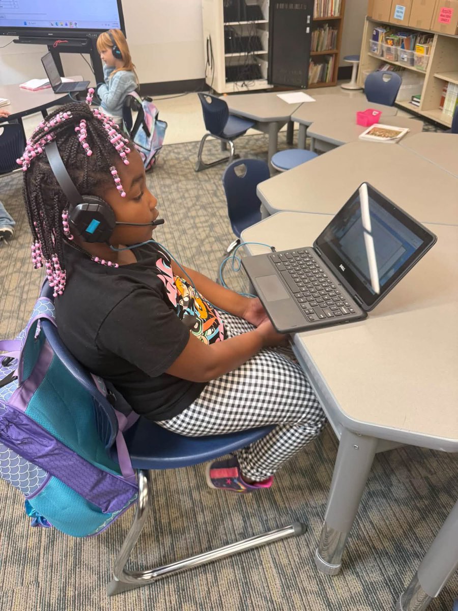 MaryCastleElem's tweet photo. 📚✨ WHAT IF WAITING FOR THE BUS BECAME MORE TIME TO GROW? 🚌📖

Ms. Torres works with our late-bus students as an Amira reading intervention group, turning the time before they head home into another opportunity to strengthen reading skills, build fluency, and grow confidence. https://t.co/QBuuEEEw1Y
