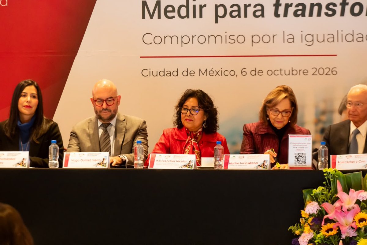 Ines_GONI's tweet photo. Tuve el gusto de participar en el diálogo "Por una infraestructura de la calidad con Igualdad Sustantiva", presentado por @mujeres_snic y @ema_ac. En este espacio destaqué la importancia de transitar hacia una normatividad del trabajo con perspectiva de género para reducir las desigualdades laborales.

Pusimos sobre la mesa la relevancia de promover ambientes laborales libres de discriminación y violencia, garantizando entornos de trabajo seguros y saludables con condiciones equitativas e inclusivas. 

En la Ciudad de México la transformación avanza en materia de igualdad sustantiva y espacios de trabajo más justos.

#CapitalDeLaTransformación #UtopíaLaboral