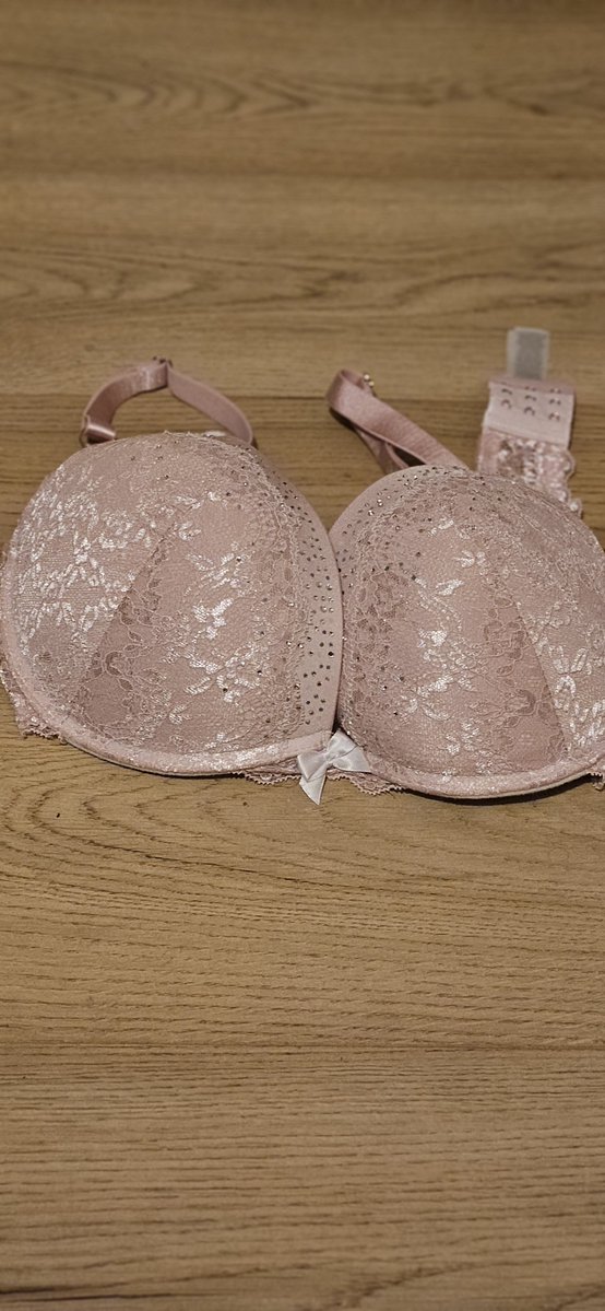stef51286's tweet photo. @IAmElaraVoss  those boobs 🤩💥 these are 90E will this be able to accommodate your size? 😁😊🧐 https://t.co/9lCJfnzdWa