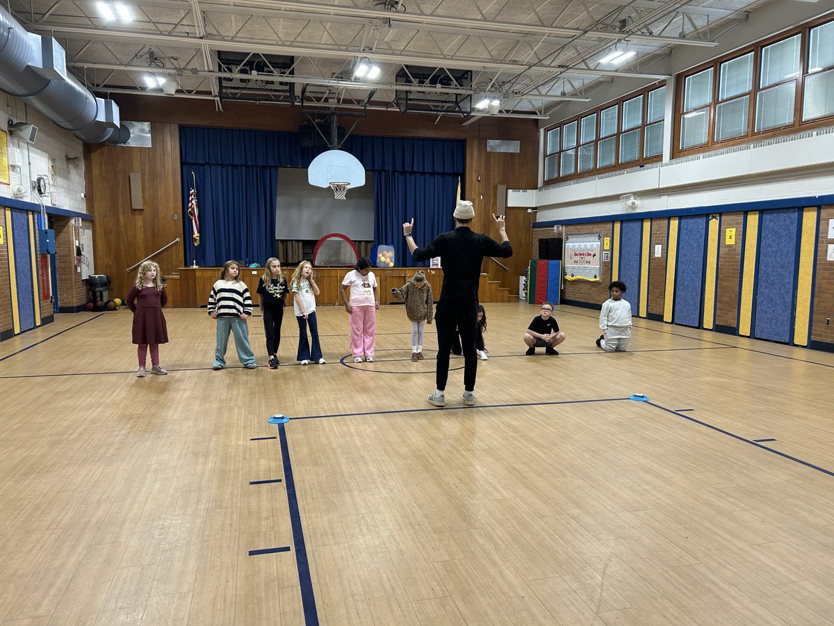 LastellaStacey's tweet photo. It was a fun first Y week in @EatontownSuper Vetter School! @yjerseyshore Sports &amp; Enrichment Club 🏀⚽️📚📓 #outofschooltime 👏👏👏 https://t.co/0S8eIY2alV