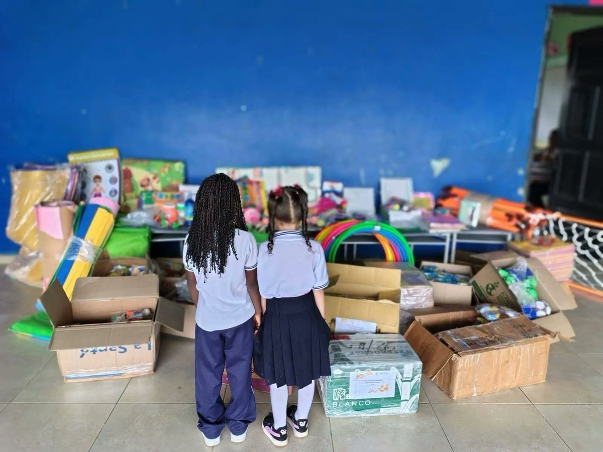NRC_LAC's tweet photo. 📚 Aprender también es jugar, explorar y descubrir.

En Magüí Payán, #Colombia, entregamos juegos, recursos educativos, didácticos y otros materiales a las escuelas para que niñas y niños tengan más herramientas para aprender y disfrutar.

Seguimos acompañando a comunidades afectadas por el conflicto armado para que la educación no se detenga. Gracias @EduCannotWait