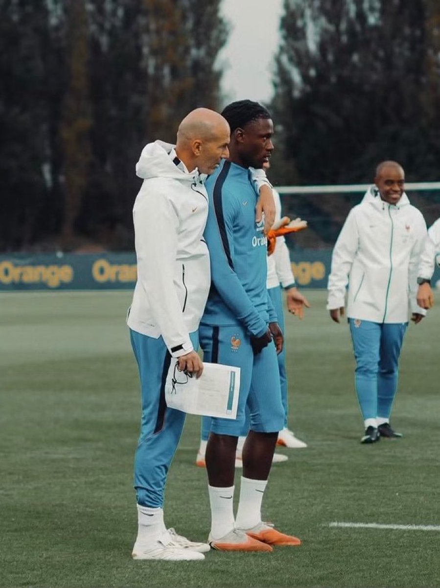 theMadridZone's tweet photo. ZIZOU x CAMAVINGA 🇫🇷🇫🇷 https://t.co/KSovJA191m