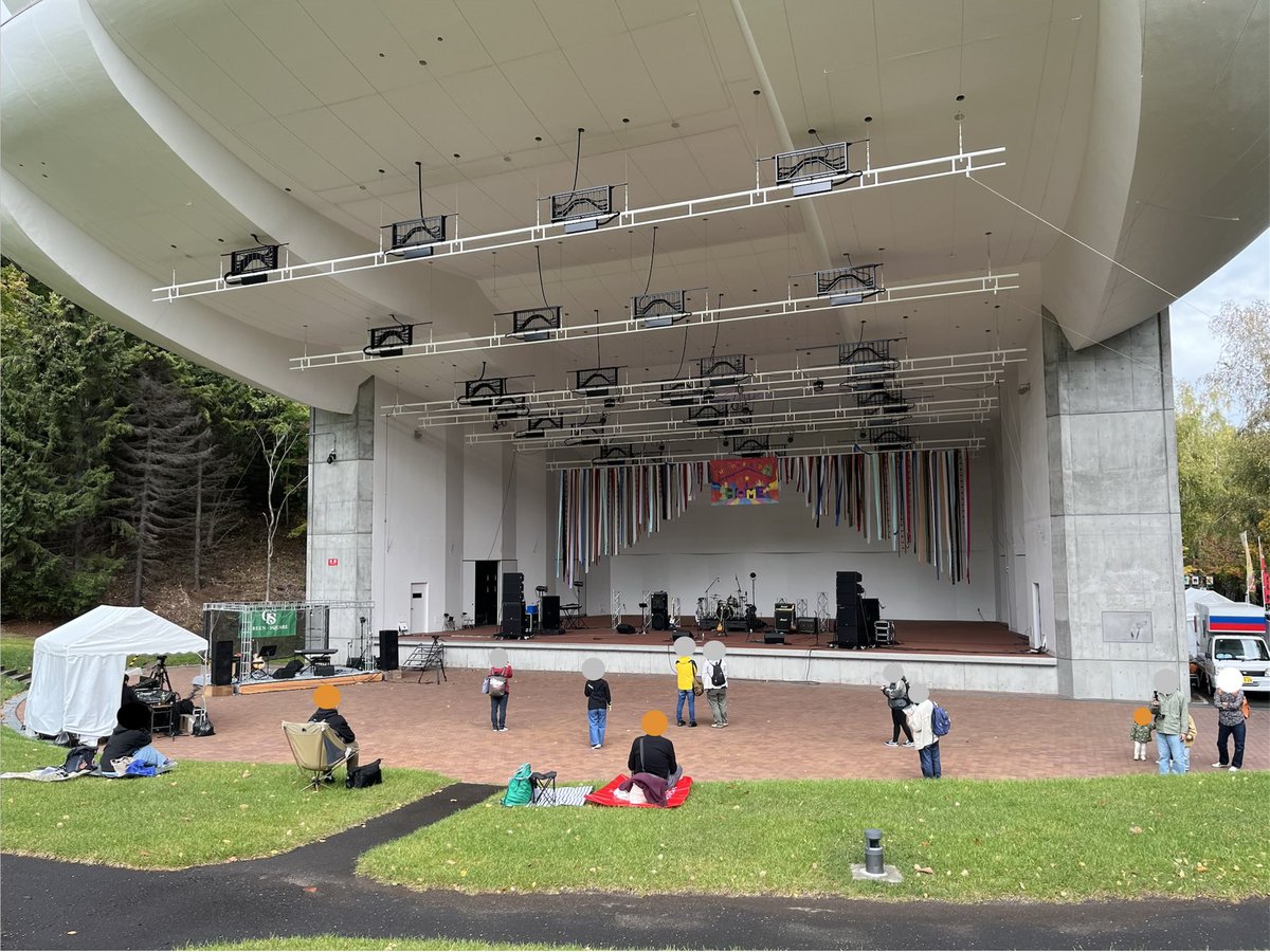 otousan98028963's tweet photo. #HOME13
#MUSICVILLAGEDAY
#芸術の森
#UNIONFIELD
芸術の森ライブは、ボスの挨拶から始まりました! https://t.co/pSjhFTEklq
