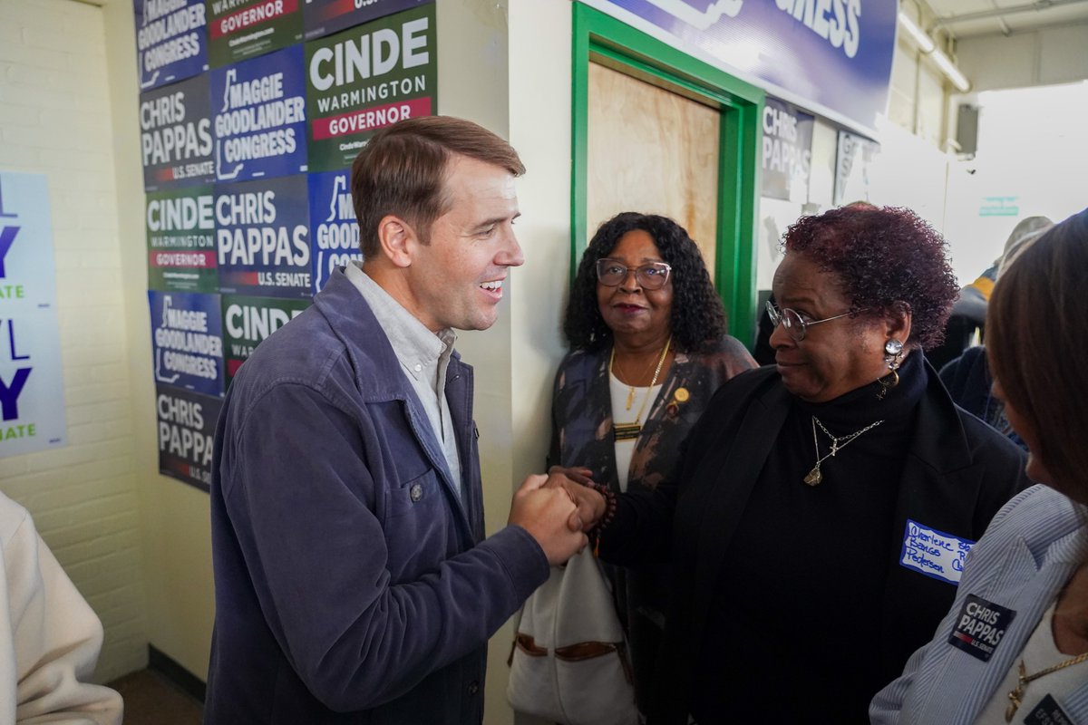 ChrisPappasNH's tweet photo. Next stop: Nashua with @ReverendWarnock and @Melanie4NH.

Folks in New Hampshire are ready to write a better future for America this November. https://t.co/76Hc4Qh042