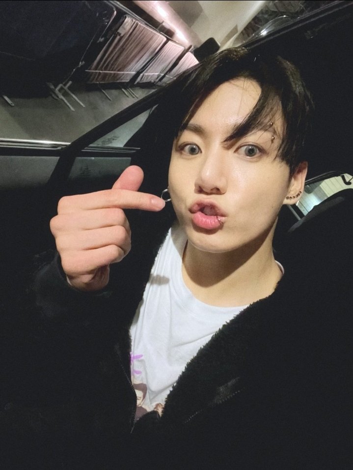 lillypjm's tweet photo. U stan this disgusting ugly creature stfu https://t.co/d1vXSyoYuI
