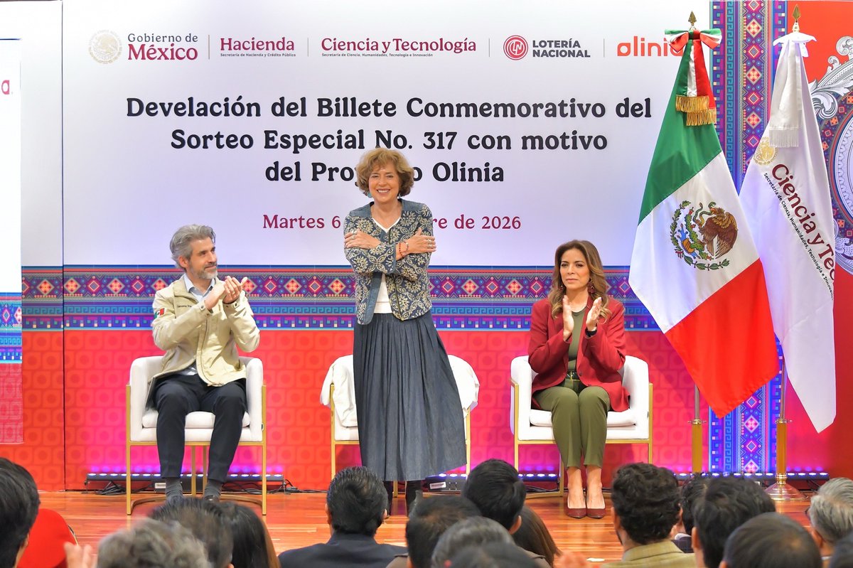 OliviaSalomonV's tweet photo. La innovación y el talento de México quedaron plasmados en el billete del #SorteoEspecial No. 317, dedicado a Olinia, un proyecto que representa la capacidad de nuestro país para desarrollar tecnología propia. ⚡🚗

Olinia es parte de la visión que impulsa nuestra presidenta @Claudiashein, científica de formación, para hacer de la ciencia, la tecnología y la innovación motores del desarrollo de México.

Agradezco a la secretaria @RosauraRuiz4, de @secihti_mx, a @Capuano, director del Proyecto Olinia, y a todas las personas que hicieron posible y nos acompañaron en esta significativa ceremonia.

Un momento para celebrar lo que somos capaces de crear cuando el talento, la innovación y la visión de futuro se encuentran.

#GanasTúGanaMexico
