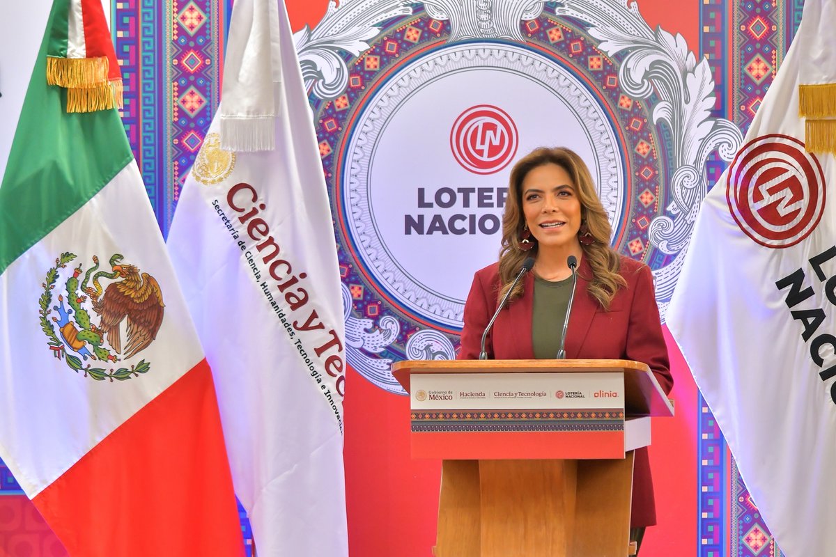 OliviaSalomonV's tweet photo. La innovación y el talento de México quedaron plasmados en el billete del #SorteoEspecial No. 317, dedicado a Olinia, un proyecto que representa la capacidad de nuestro país para desarrollar tecnología propia. ⚡🚗

Olinia es parte de la visión que impulsa nuestra presidenta @Claudiashein, científica de formación, para hacer de la ciencia, la tecnología y la innovación motores del desarrollo de México.

Agradezco a la secretaria @RosauraRuiz4, de @secihti_mx, a @Capuano, director del Proyecto Olinia, y a todas las personas que hicieron posible y nos acompañaron en esta significativa ceremonia.

Un momento para celebrar lo que somos capaces de crear cuando el talento, la innovación y la visión de futuro se encuentran.

#GanasTúGanaMexico