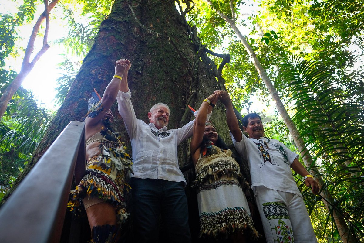 erathriller's tweet photo. o michael sempre defendeu a proteção da terra e da natureza. o que te faz pensar que ele apoiaria um governo que quer entregar nossas riquezas a outro país e permitir sua exploração e destruição?

valorize quem defende a cultura e o bem-estar da população.

#MOONWALKERSCOMLULA https://t.co/d2GIRwzZsw