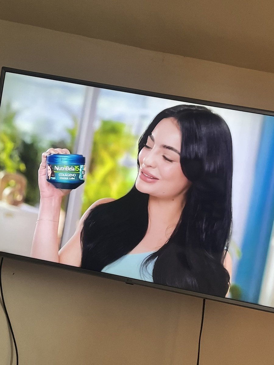 EliiiRc's tweet photo. @lacoboschica Yo viendo la propaganda de nutríbella y leyendo este twitt jajaja https://t.co/QUNrYsgMKn