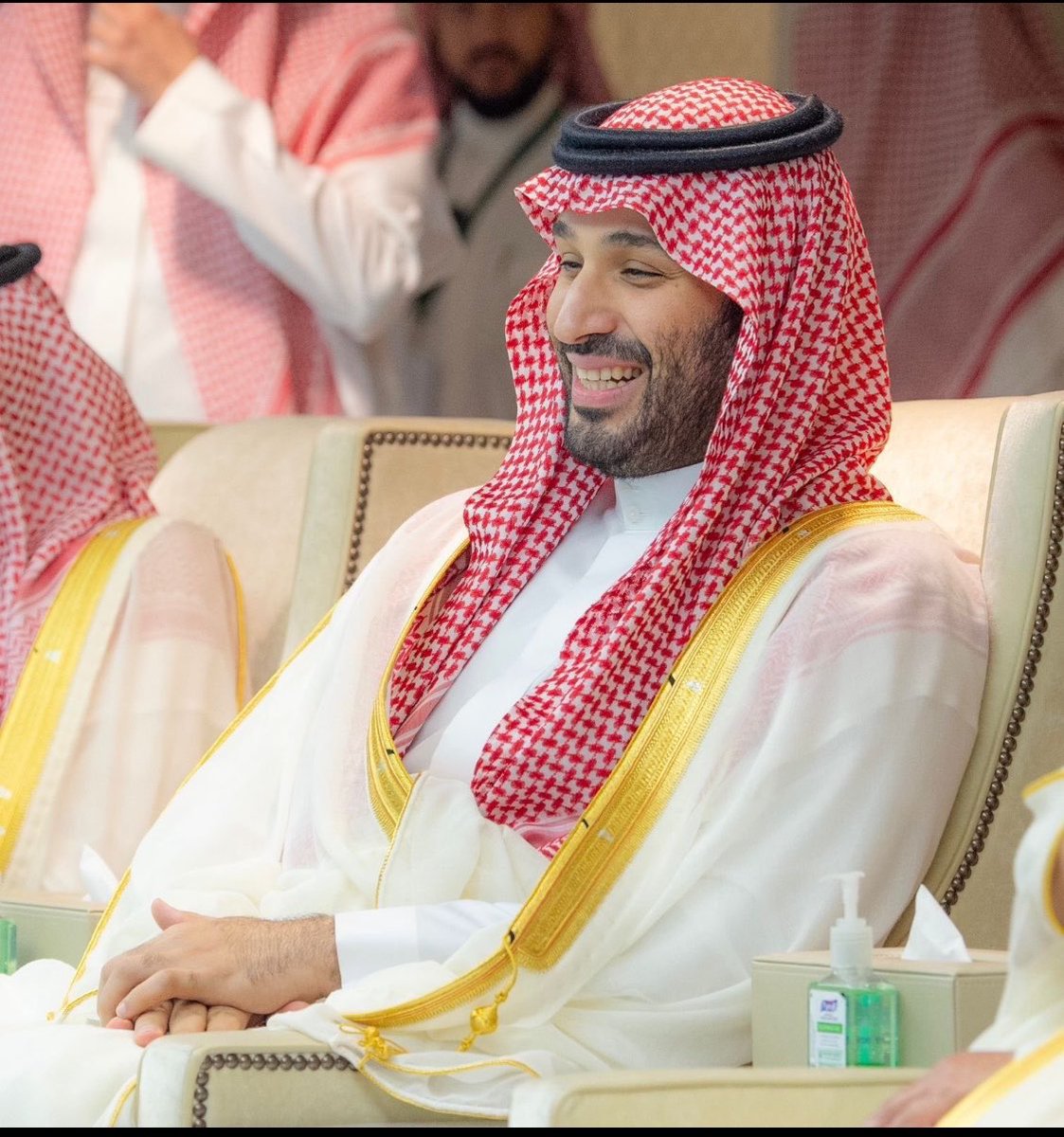 Hopyandpeace's tweet photo. @BASSAM_FATINY #السعودية_الامارات 🏆🤍
الداعم الأول لنهضة رياضتنا سيدي #ولي_العهد‌ أعزه الله🤲
سعادته تسعد شعب ووطن 💚 https://t.co/Lxx6CJ7bTK