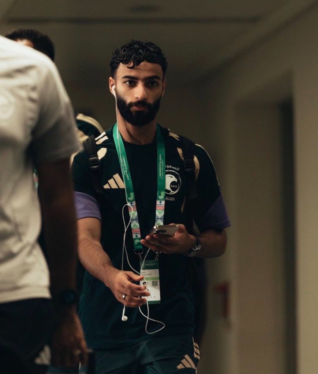 Ayedlegend's tweet photo. #السعوديه_الامارات 

العويس 
العمري 
ناصر الدوسري 
همام 
محمد ابو الشامات 
متعب 

كلهم قدموا بطولة ممتازه 

لكن صالح قدم لنا نسخه محترمه نسخه اقل ما يقال عنها عظيمه مستوى مساهمات اداء فردي خيالي…ظلموه بالجائزة لكن العوض بطوله اسيا يا فنان💚🙏 https://t.co/uNUMUPTk0y