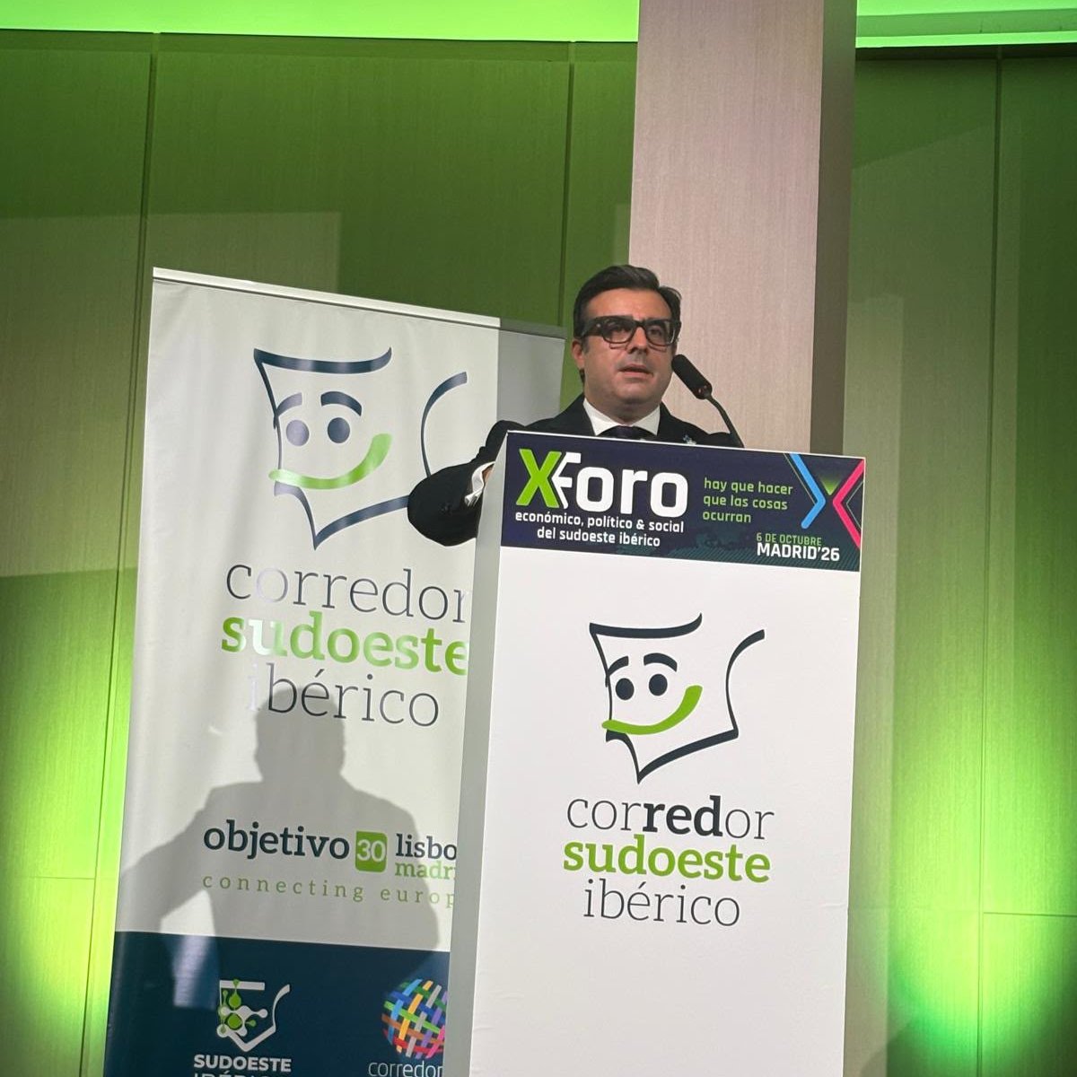CIEMBadajoz's tweet photo. 🚆 José Luis Iniesta reclama en el Foro del @corredorSOI conexiones que impulsen la industrialización y el empleo estable en Extremadura.

CIEM propone una comisión de seguimiento con Portugal para comprobar avances y plazos de las obras. https://t.co/uda5qYLFyx