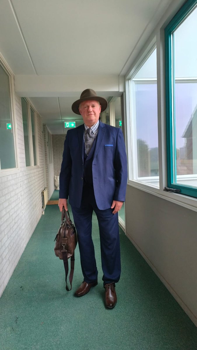 GodBijbel's tweet photo. Binnenkort mijn grote interview omtrent zogenaamde "kernwapens ofwel atoombommen". 

Bestaan die eigenlijk wel ? Neem een "atoombom" mee als model. https://t.co/mrEvg23FgO