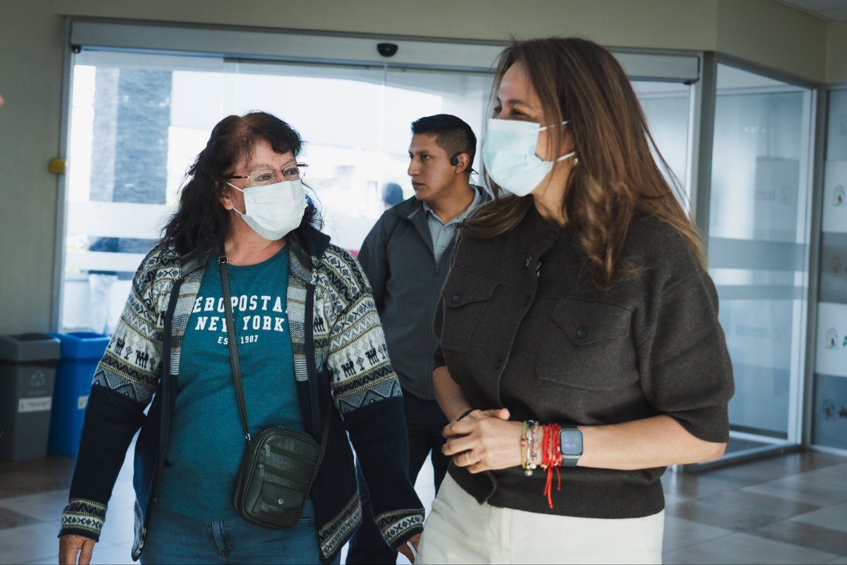 IESSec's tweet photo. La presidenta del Consejo Directivo del #IESS, @CynthiaGelliber, inspeccionó dos unidades médicas en Quito.

El Centro de Especialidades Comité del Pueblo y el Centro Clínico Quirúrgico Ambulatorio Hospital del Día El Batán, donde recorrió las áreas estratégicas y dialogó con los pacientes y personal médico.

Escuchamos las necesidades de la ciudadanía y las convertimos en soluciones reales.

#IESS
#ParaEsoEstamos