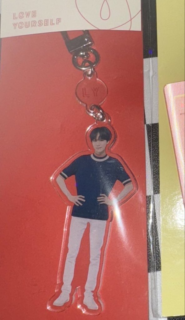 yushiiiluv's tweet photo. 방탄 슈가 윤기 일본 럽셀콘 jp lys 키링 새상품 양도 판매해요 wts

✅ each 1.5  sell 

방탄소년단 정국 남준 지민 석진 태형 윤기 제이홉 알엠 슈가 뷔 진 photocard PC 방탄 rm jin suga jhope jimin v jungkook jm jk 메모리즈 앨범 콘서트 dvd 아리랑 포토카드 굿즈 bts arirang album poca https://t.co/gdy8HCGvhp