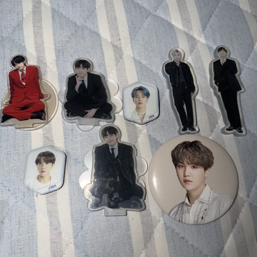 yushiiiluv's tweet photo. 방탄 슈가 뷔 콘서트 엠디 럭드 럭키드로우 아크릴 스탠드 양도 판매합니다

✅ each 0.3 sell

방탄소년단 정국 남준 지민 석진 태형 윤기 제이홉 알엠 슈가 뷔 진 photocard PC rm jin suga jhope jimin v jungkook jm jk 메모리즈 앨범 콘서트 dvd 아리랑 포토카드 굿즈 bts arirang album poca https://t.co/ROKgv8TkKd