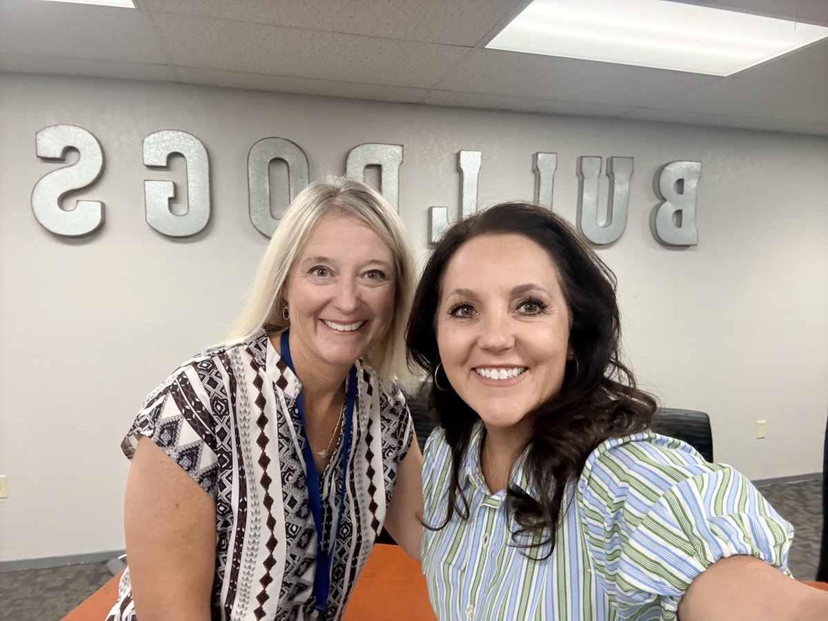 reginadumar's tweet photo. One of the best perks I have facilitating for @N2Learning is reconnecting with old friends!! Thank you,@clydecisd for hosting our first West Texas APL Cohort! 🤗 https://t.co/lGmJAyvttQ