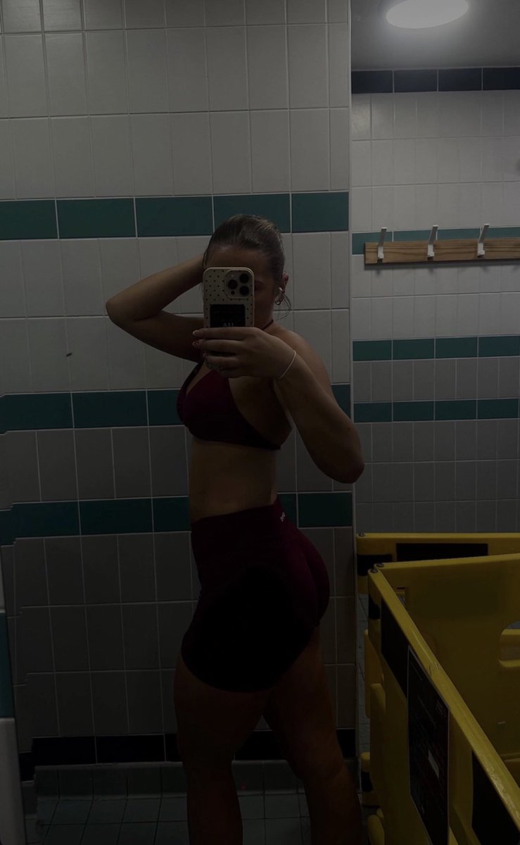 UKNorthern01's tweet photo. Mommy Sophie making me weak 💖 making me goon for her perfect figure 😈 @SophiProszwoski https://t.co/obN5aMu0fm