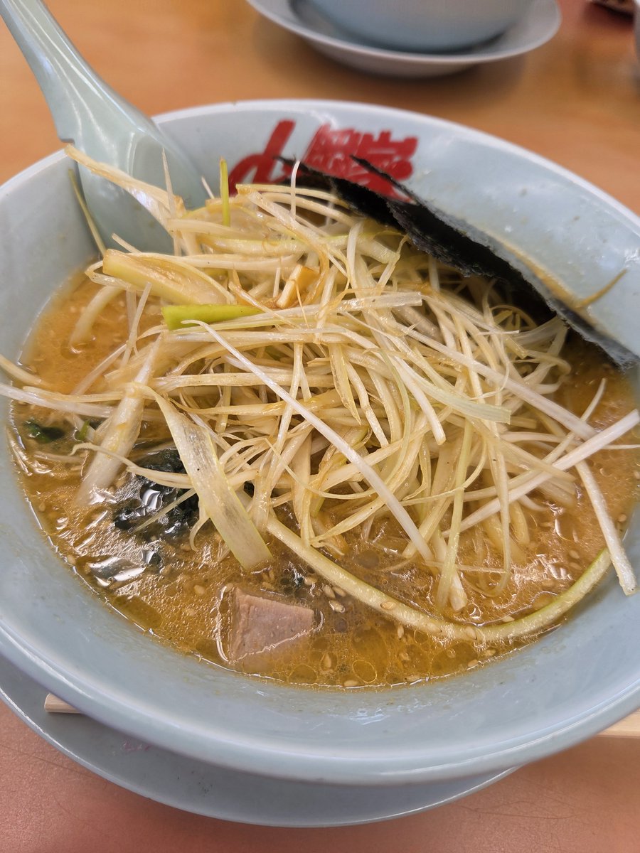 h0910y's tweet photo. 昨日は旦那さんの通院日😊
早く治療薬出てくれないと、どんどん進行しちゃうのに😭　なんとか病気と付き合うしかないんだよな...

お昼は数年ぶりの山岡家✨近距離にあるのにわざわざ札幌で食べた🤣
夜は旦那さんが好きなロピアの海鮮チラシ😆 https://t.co/XQTllEAF8q